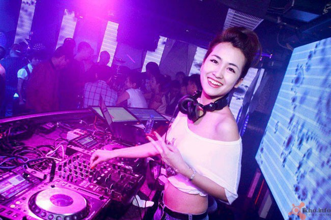 Thời trang sexy của 3 nữ DJ “gây sốt” tại The Remix