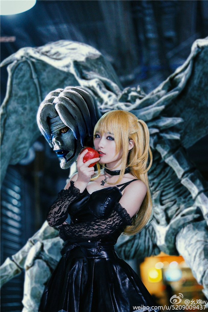 Cosplay Misa gợi cảm trong truyện Death Note