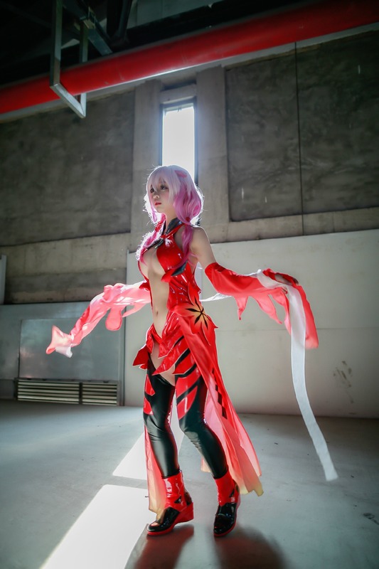 Cosplay Inori Yuzuriha thiếu nữ gợi cảm không thể rời mắt